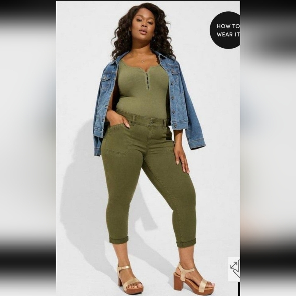 NWOT Torrid Perfect Relaxed Utility Crop Pants Size 12